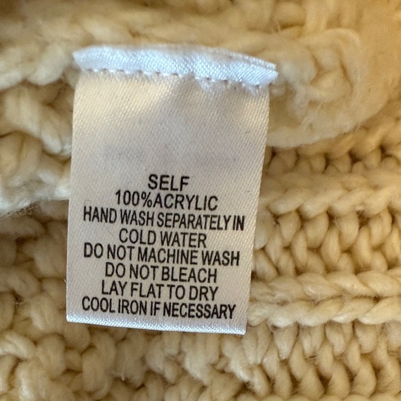 isalis Cozy Cream Knit Turtleneck Sweater - Picture 7 of 10